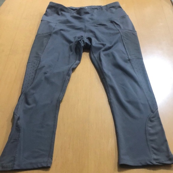 LAYER 8 WOMEN'S capri leggings qwick dry - Sz Small - Gray - Picture 1 of 5